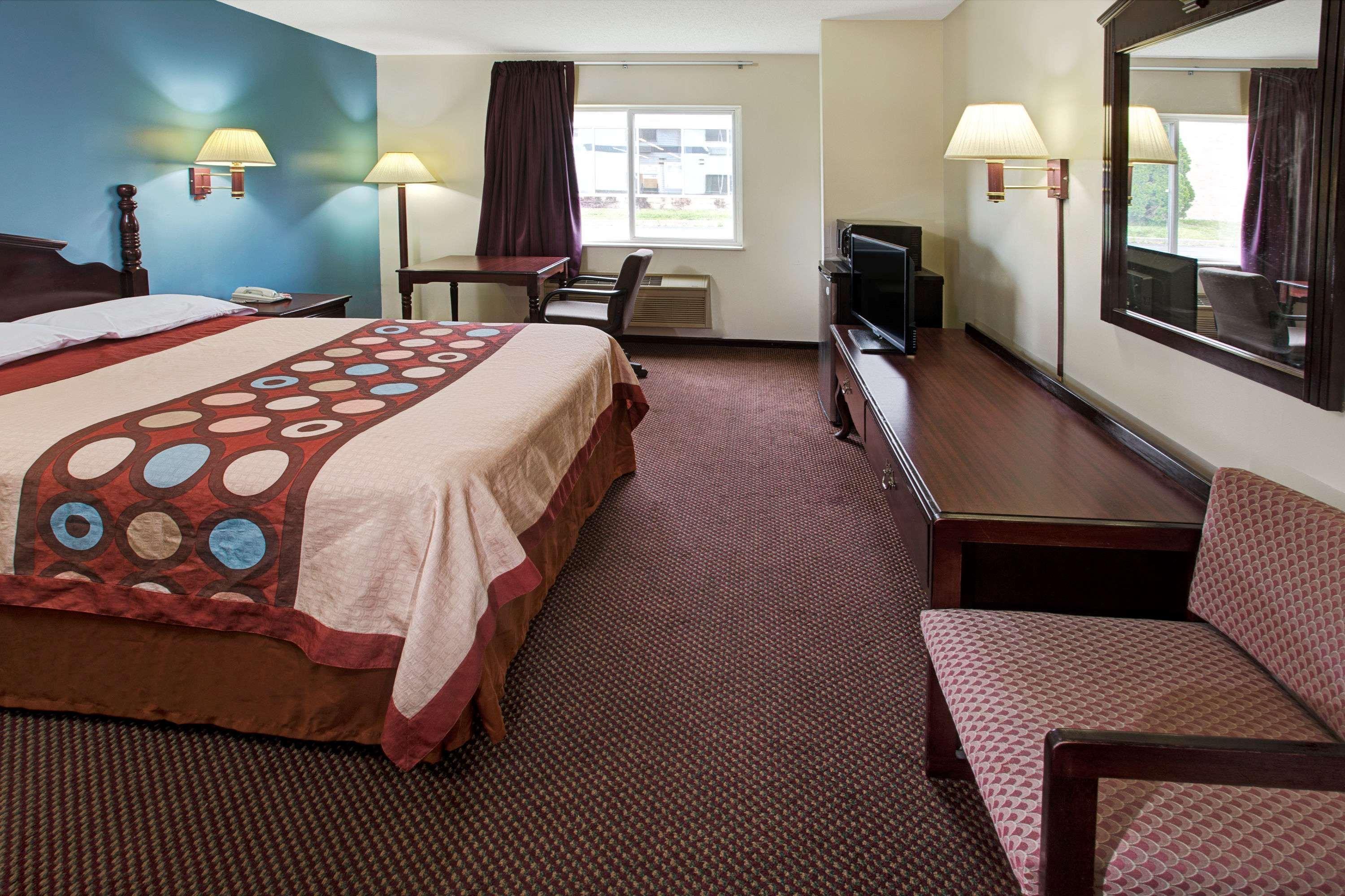 Super 8 By Wyndham Heath/Newark Hotel Luaran gambar