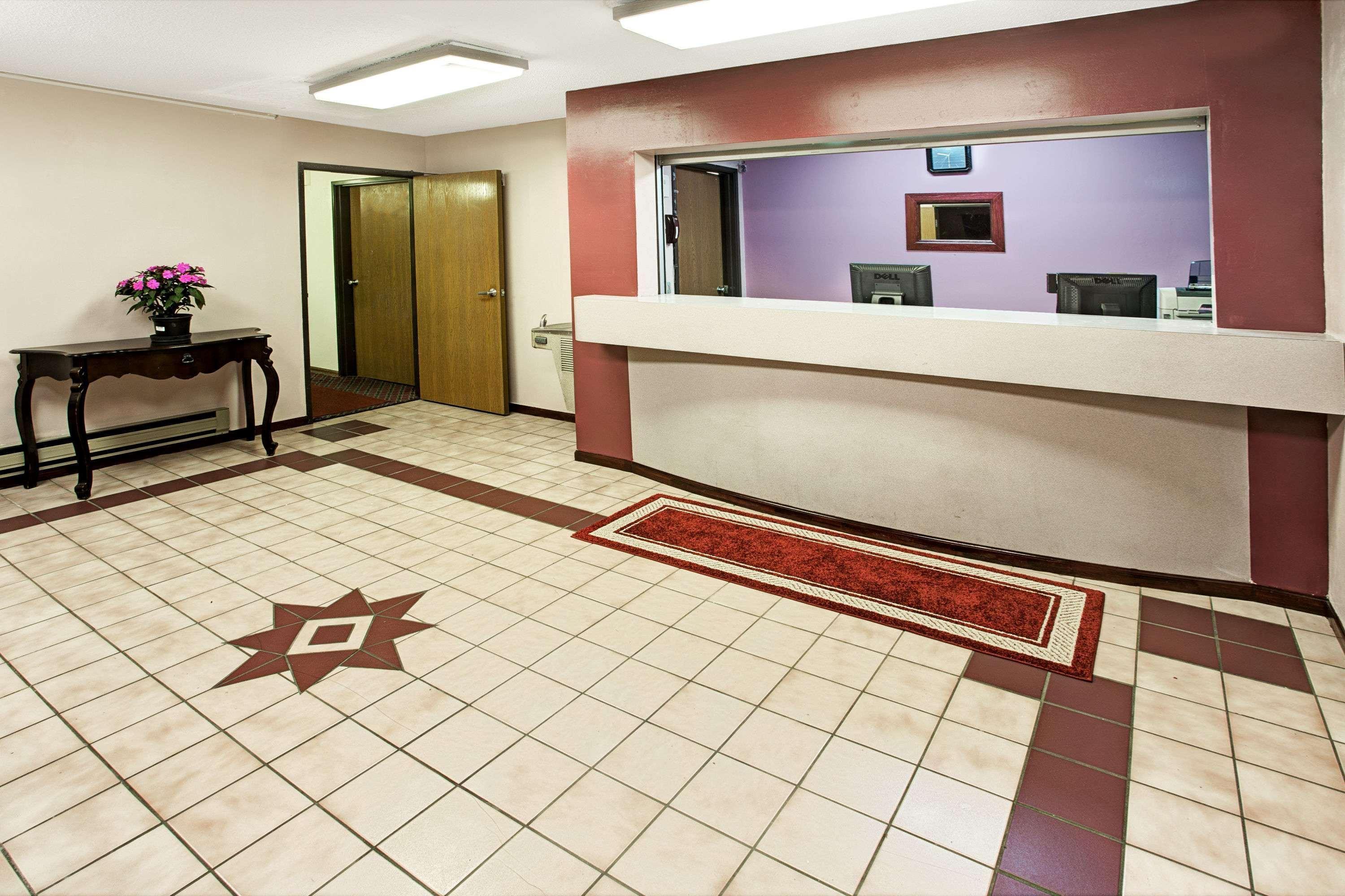 Super 8 By Wyndham Heath/Newark Hotel Luaran gambar