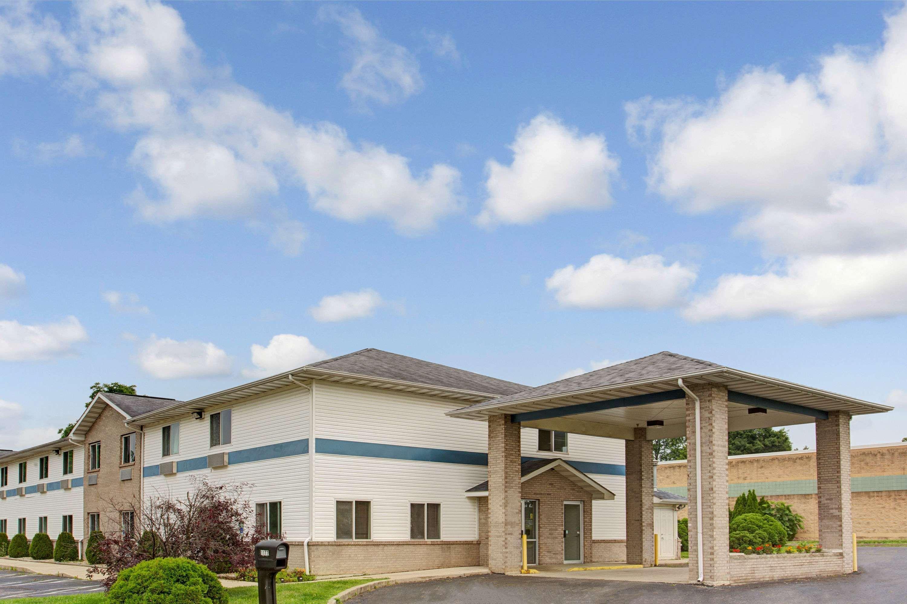 Super 8 By Wyndham Heath/Newark Hotel Luaran gambar