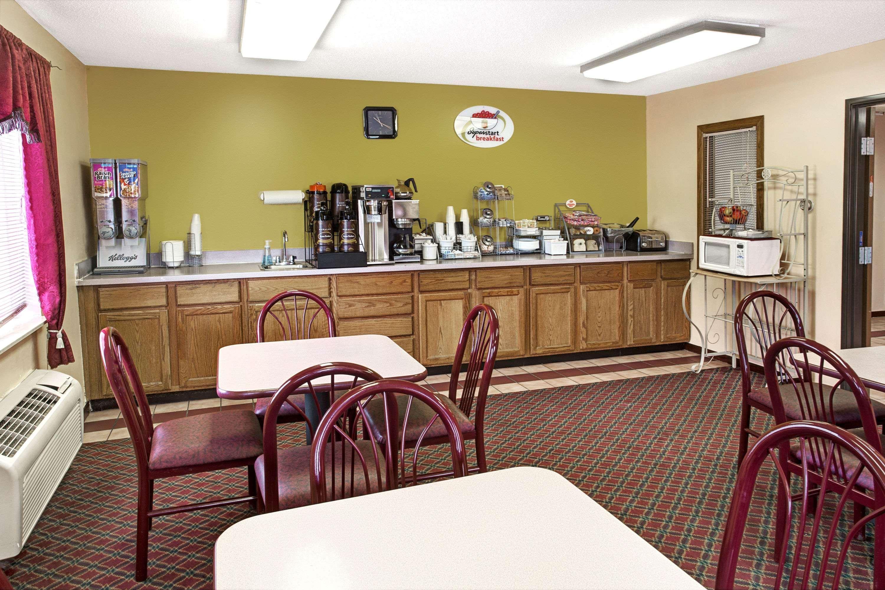 Super 8 By Wyndham Heath/Newark Hotel Luaran gambar