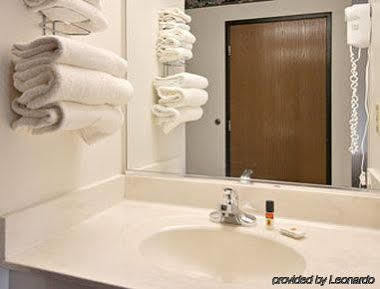 Super 8 By Wyndham Heath/Newark Hotel Luaran gambar