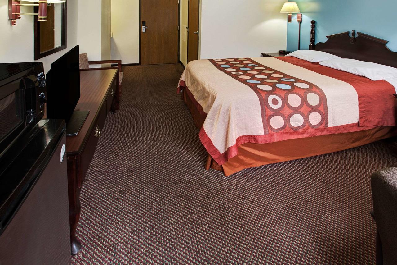 Super 8 By Wyndham Heath/Newark Hotel Luaran gambar